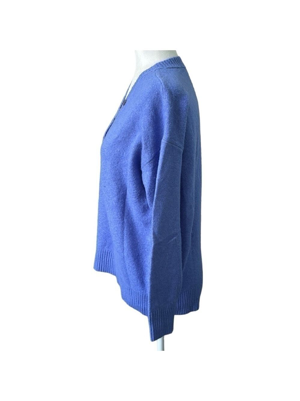 Loft Periwinkle Knit V Neck Sweater Size MP - Picture 2 of 12